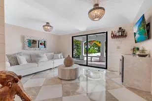 210 W Seaview Cir, Duck Key, FL 33050 - Photo 4
