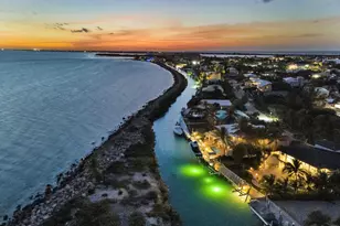 210 W Seaview Cir, Duck Key, FL 33050 - Photo 10