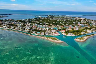 210 W Seaview Cir, Duck Key, FL 33050 - Photo 12