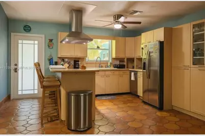 715 E Caribbean Drive, Summerland Key, FL 33042 - Photo 2