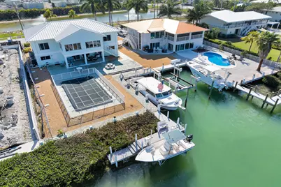 900 Shelter Bay Dr Ocean Drive, Key Colony, FL 33051 - Photo 22