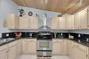 651 9th St, Key Colony, FL 33051 - Photo 26