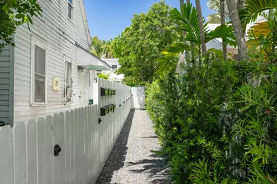 818 Elizabeth Street, Key West, FL 33040 - Photo 2