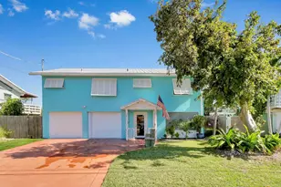 37 Blue Water Dr, Lower Sugarloaf Key, FL 33040 - Photo 2