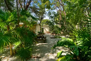 13 Pirates Dr, Key Largo, FL 33037 - Photo 2