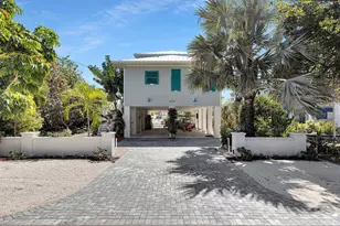 27372 W Indies Dr, Ramrod Key, FL 33042 - Photo 2