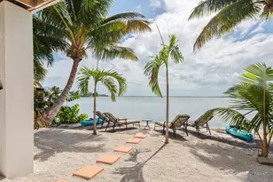 32 Beach Dr, Lower Sugarloaf Key, FL 33040 - Photo 2