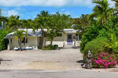 319 Woods Avenue, Plantation Key, FL 33070 - Photo 1