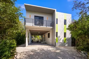 20 Coral Dr, Key Largo, FL 33037 - Photo 1