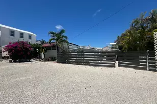 8 Grassy Rd, Key Largo, FL 33037 - Photo 1
