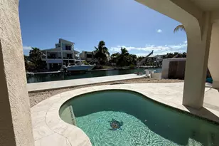 937 Gulf Dr, Summerland Key, FL 33042 - Photo 2