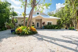 148 Iroquois St, Plantation Key, FL 33070 - Photo 1