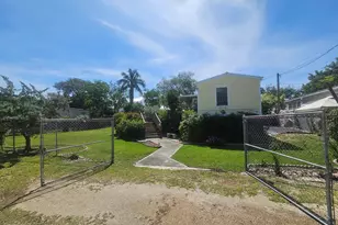 917 Plantation Rd, Key Largo, FL 33037 - Photo 1