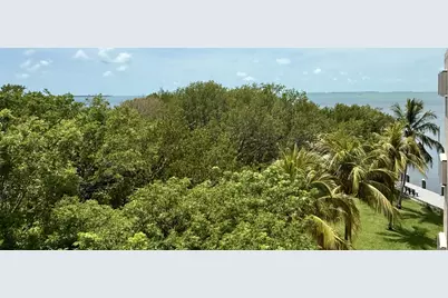 88500 Overseas Highway #APT 424, Upper Sugarloaf Key, FL 33070 - Photo 4