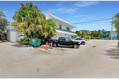 7070 Overseas Highway, Marathon, FL 33050 - Photo 10