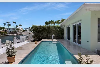 292 Sadowski, Key Colony, FL 33051 - Photo 4