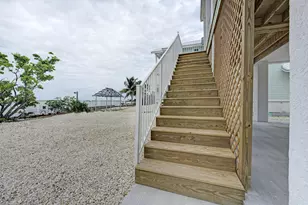 21 E Circle Dr, Saddlebunch, FL 33040 - Photo 8