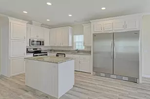 21 E Circle Dr, Saddlebunch, FL 33040 - Photo 4