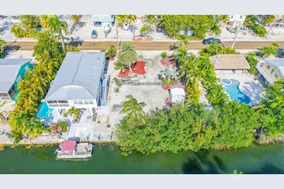 27426 Martinique Lane, Ramrod Key, FL 33042 - Photo 20