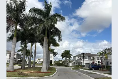 1685 SE 8th Avenue, Homestead, FL 33034 - Photo 4