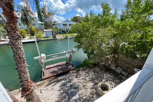 37 Palm Dr, Lower Sugarloaf Key, FL 33040 - Photo 2