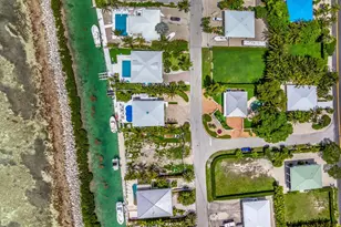 235 W Seaview Cir, Duck Key, FL 33050 - Photo 4