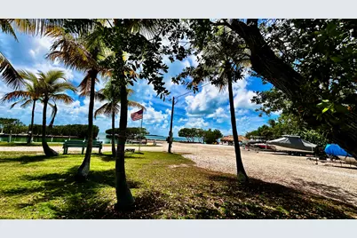 140 S Bay Harbor Drive, Key Largo, FL 33037 - Photo 2