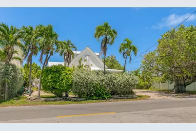 901 Eisenhower Drive, Key West, FL 33040 - Photo 2