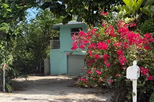 360 Mahogany Dr, Key Largo, FL 33037 - Photo 1