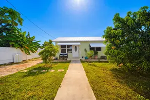 27 N Lake Dr, Summerland Key, FL 33042 - Photo 4