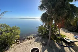 17 E Circle Dr, Saddlebunch, FL 33040 - Photo 1