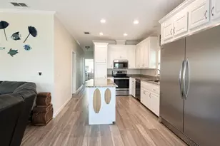 17 E Circle Dr, Saddlebunch, FL 33040 - Photo 8