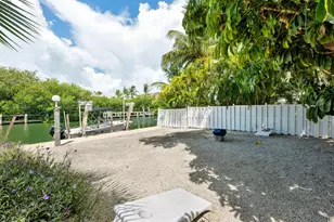 581 12th St, Key Colony, FL 33051 - Photo 40