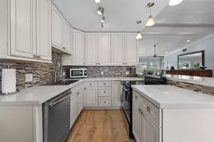 581 12th St, Key Colony, FL 33051 - Photo 16