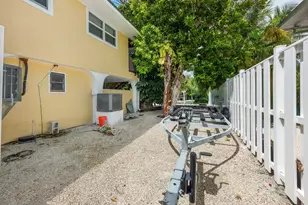 581 12th St, Key Colony, FL 33051 - Photo 36