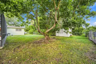 434 NW 20th St, Other, FL 33030 - Photo 40