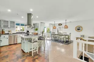 37 Blue Water Dr, Saddlebunch, FL 33040 - Photo 2