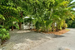 33 Pen Key Club Dr, Upper Matecumbe Key Islamorada, FL 33036 - Photo 4