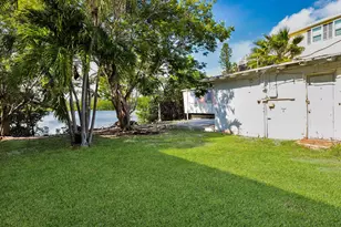 6 Beach Dr, Lower Sugarloaf Key, FL 33040 - Photo 2