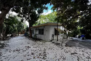 112 S Rolling Hill Rd, Plantation Key, FL 33070 - Photo 1