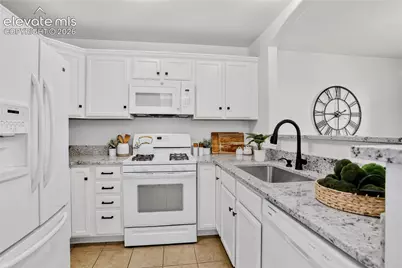 288 Pecan Garden View, Colorado Springs, CO 80904 - Photo 4