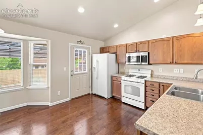 7425 Twin Valley Terrace, Colorado Springs, CO 80925 - Photo 6