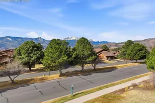 3810 Edgecliff Ct, Colorado Springs, CO 80904 - Photo 4