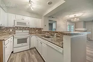 1057 Acapulco Ct, Colorado Springs, CO 80910 - Photo 6
