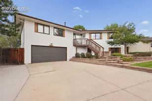 1320 Friendship Ln, Colorado Springs, CO 80904 - Photo 2