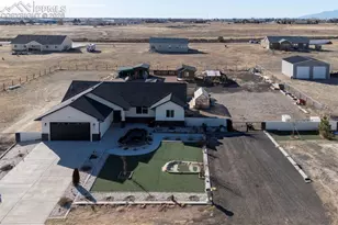 40 E Lyons Dr, Pueblo, CO 81007 - Photo 2