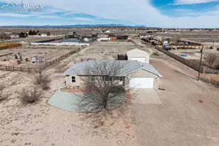 965 N Cimarron Dr, Pueblo, CO 81007 - Photo 2