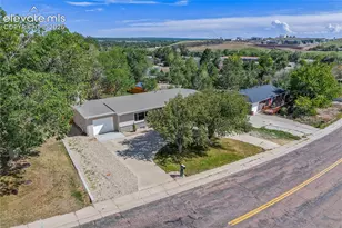 609 Crestridge Ave, Colorado Springs, CO 80906 - Photo 2