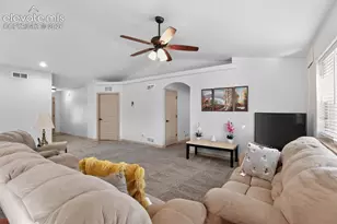 2326 Cliffmoor Ln, Pueblo, CO 81008 - Photo 4