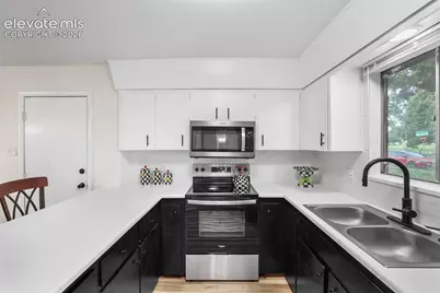 1818 Maplewood Drive, Pueblo, CO 81005 - Photo 2